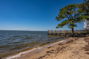 Plage à proximité, chaise longue, serviettes de plage
