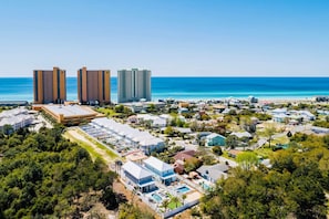 Exterior -  Sleeps 15 lux Vacation Backyard paradise. 3 min to Beach heated pool (Panama City Beach)