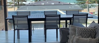 The Cove 2 - Stunning Upper floor of large house