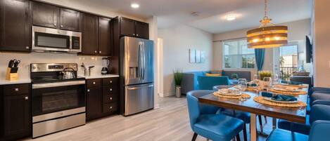 冰箱、微波炉、烤箱、炉灶