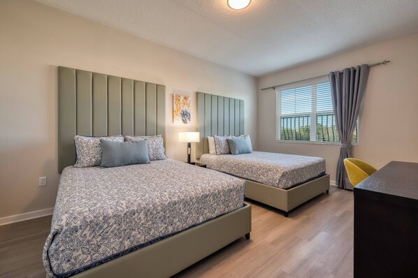 4 chambres, fer et planche à repasser, lit de bébé portatif, Wi-Fi