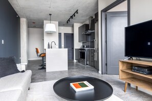 Télévision, chaîne hi-fi