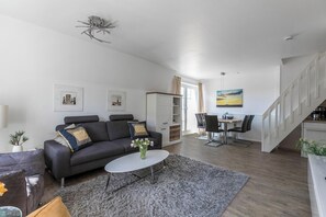 Fernseher, DVD-Player, Stereoanlage