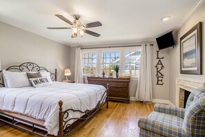 4 bedrooms, iron/ironing board, Internet, bed sheets