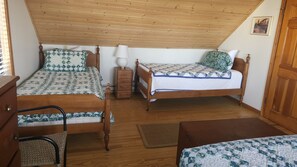 5 bedrooms, iron/ironing board, WiFi, bed sheets