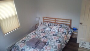 2 habitaciones, tabla de planchar con plancha, wifi y ropa de cama