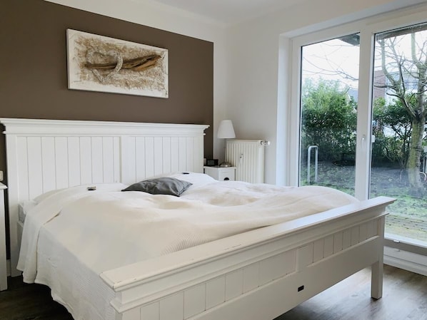 2 bedrooms, cots/infant beds, free wired Internet - Haus Hauke App. 02 "syltliebe" (Sylt)