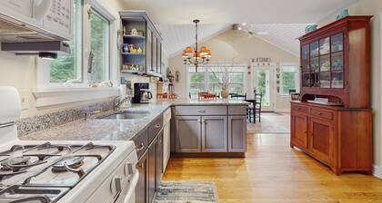 Adorable Downtown Cottage with Firepit, Fireplace, & Yard - Walk Everywhere