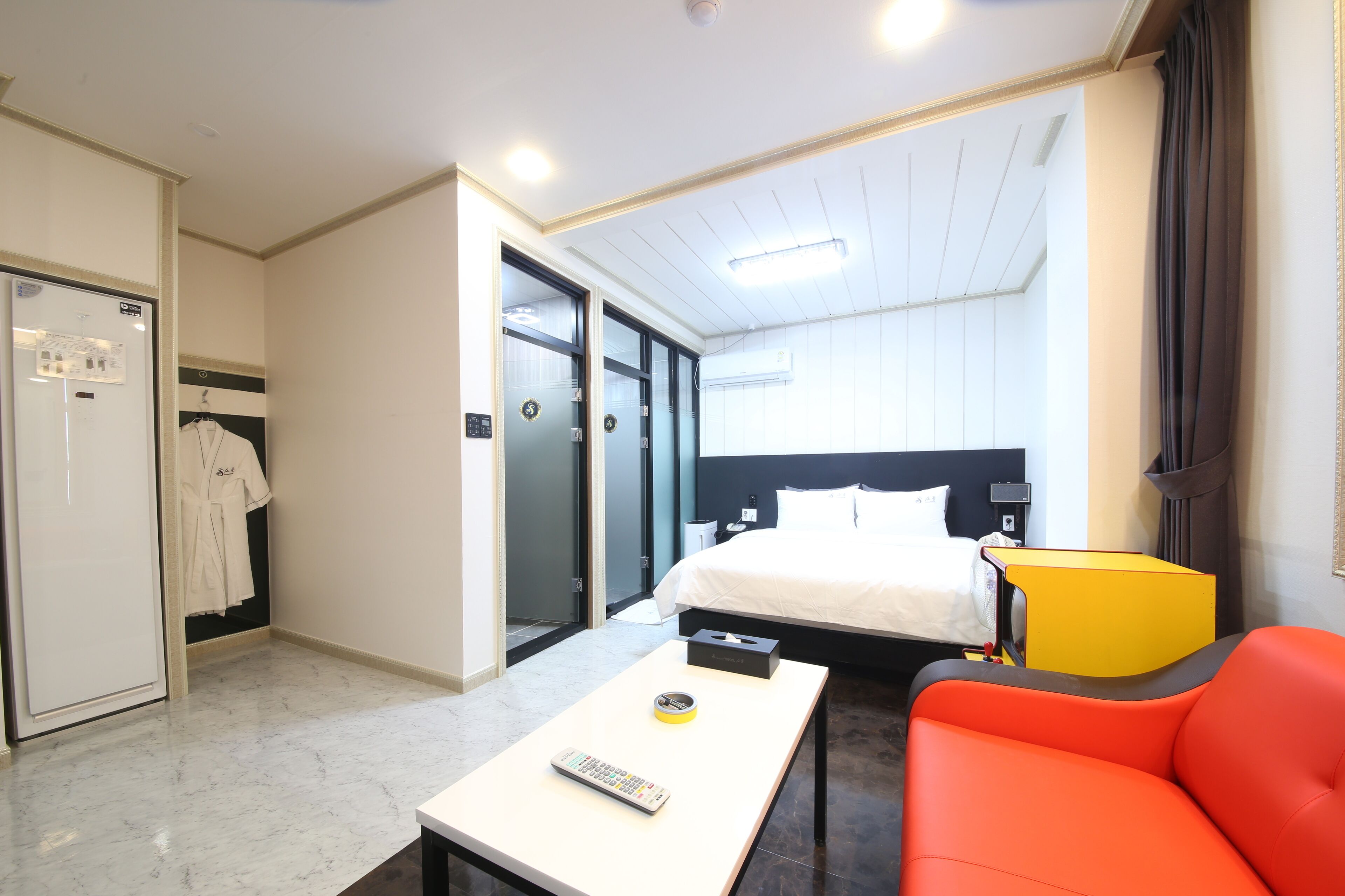 premium bedding, down duvets, memory-foam beds, free minibar items