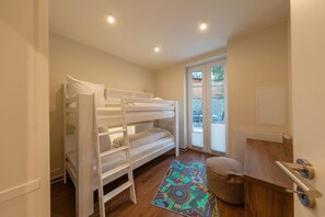 2 bedrooms, cots/infant beds, free WiFi