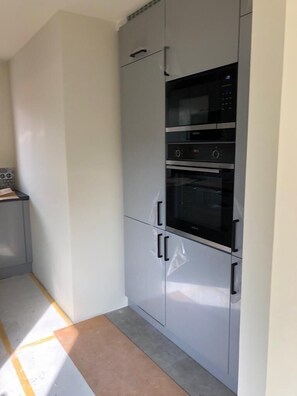 Kühlschrank, Herdplatte, Geschirrspüler