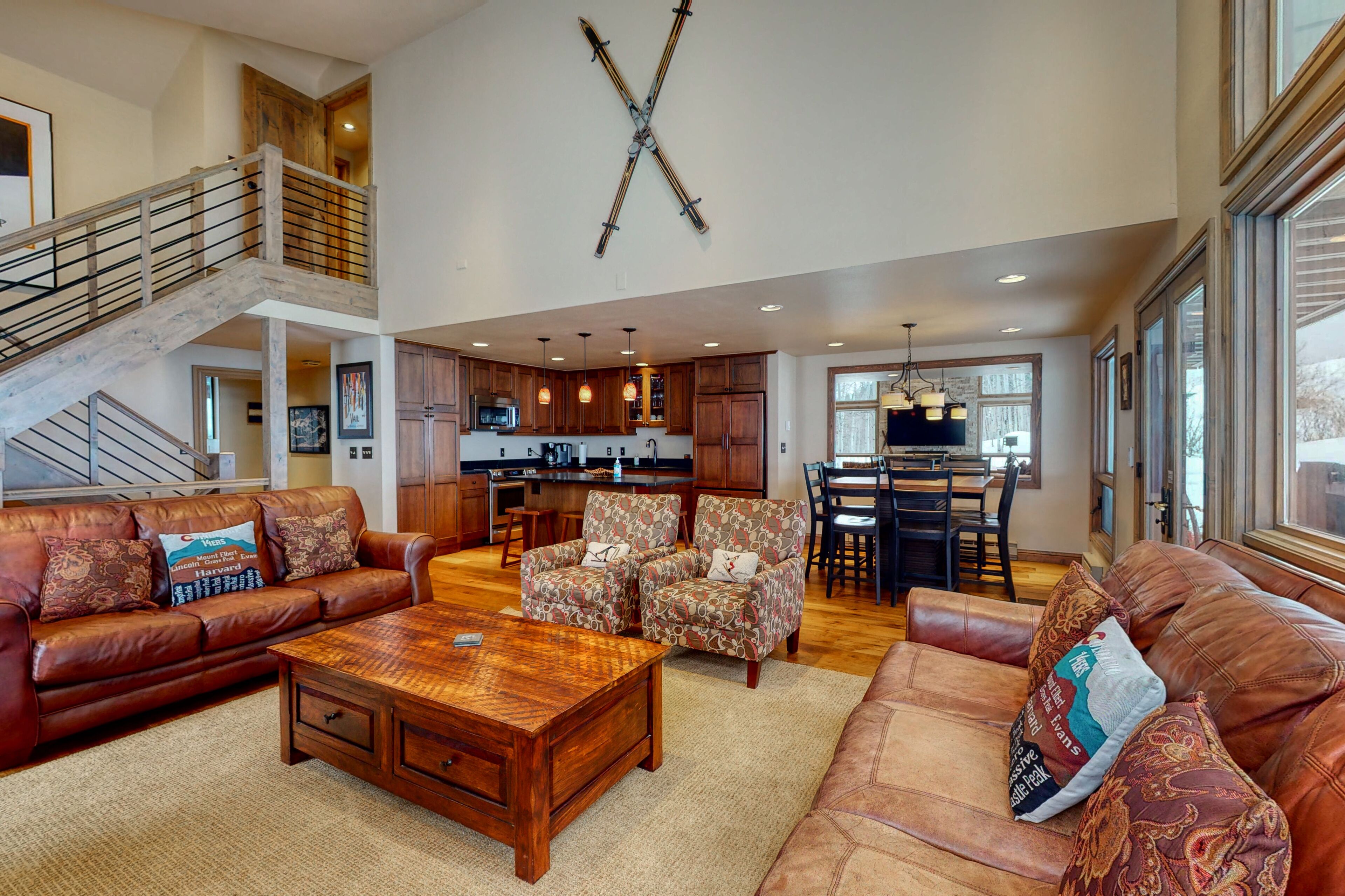 電視、壁爐、DVD 播放機、音響