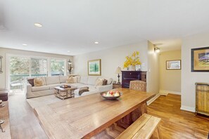 TV, caminetto, lettore DVD