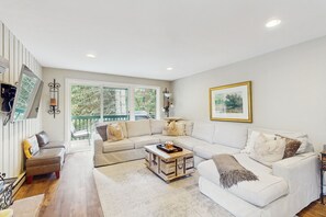 TV, caminetto, lettore DVD