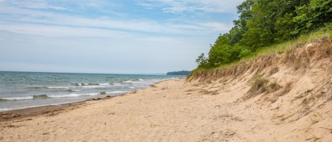 Una spiaggia nelle vicinanze