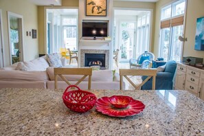 TV, fireplace, books - Beautiful 2-Story Home Near Beach with Firepit, WiFi, Central AC - Dogs OK (Union Pier)