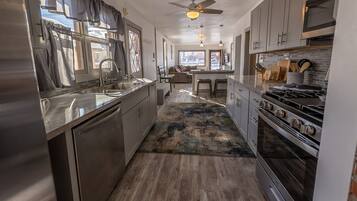 Frigorífic, microones, forn i placa de cuina