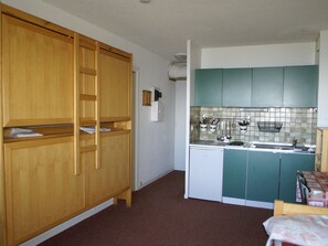 Fridge, microwave