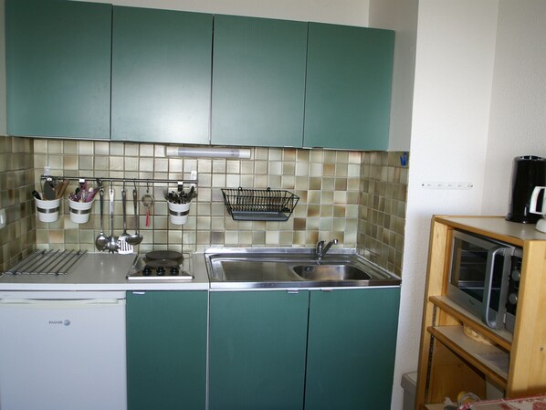 Fridge, microwave
