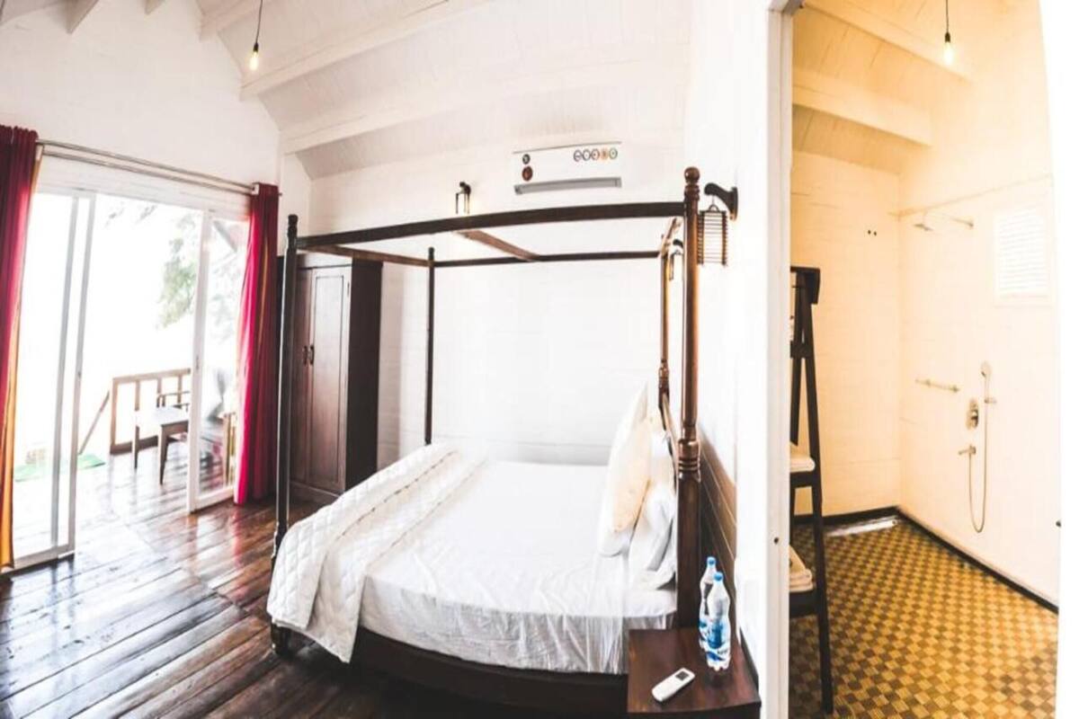 Skrivbord, mörkläggningsgardiner, gratis wi-fi och sängkläder