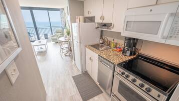 Frigorífic, microones, forn i placa de cuina