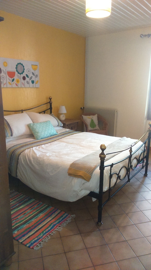 2 chambres, fer et planche à repasser, Wi-Fi, draps fournis