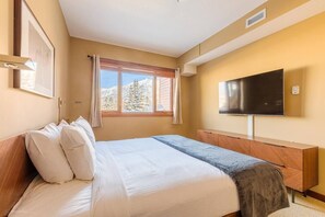 2 bedrooms, desk, iron/ironing board, travel cot