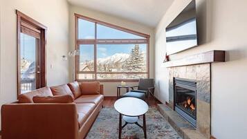 Smart-TV, Kamin, Netflix, Streaming-Dienste