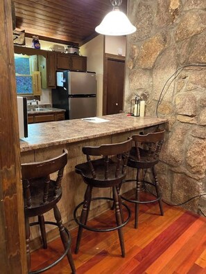 Fridge, microwave, oven, stovetop - A fabulous 6 person hot tub located outside on the deck! (Mars Hill)