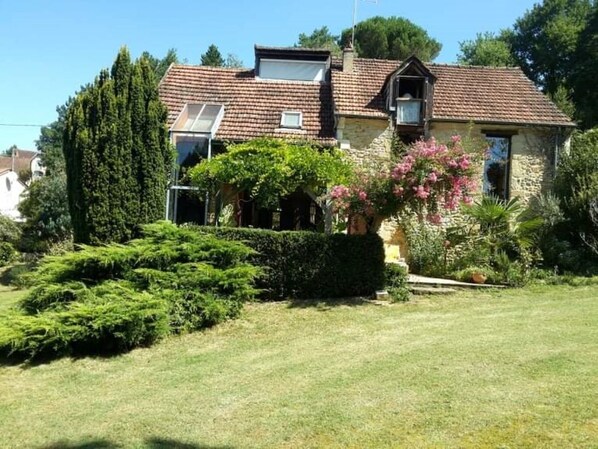 المنشأة من الخارج