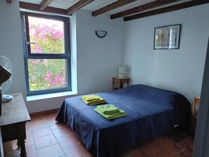 4 slaapkamers, een strijkplank/strijkijzer, reisbedje, wifi