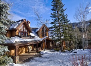 House, 5 Bedrooms | Exterior