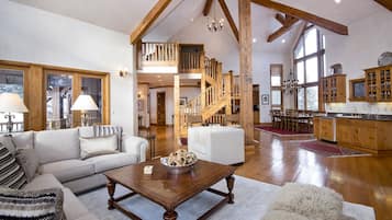 Hus, 5 soverom | Oppholdsområde | Smart-TV