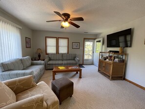 Cottage, 3 kamar tidur | Ruang keluarga | TV