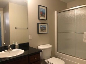 Combined shower/tub - Condo with Harbor View and walking distance to Downtown Ludington! (Ludington)