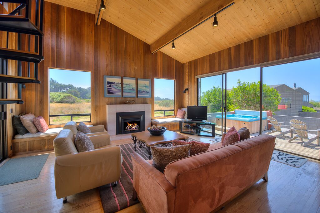 Smart TV, fireplace, DVD player