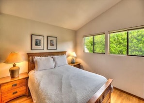 2 bedrooms, WiFi (free), bed sheets