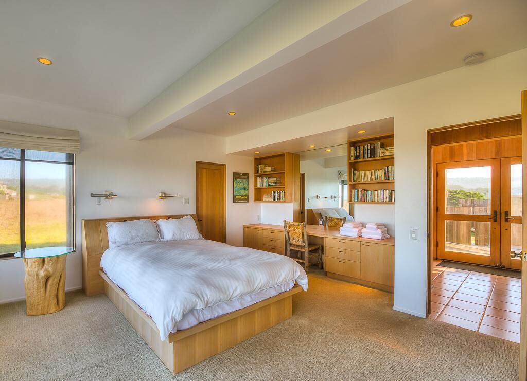 3 bedrooms, iron/ironing board, WiFi (free), bed sheets