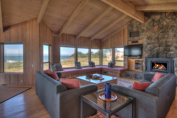 Smart TV, fireplace, DVD player