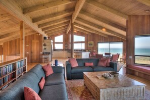 Smart TV, fireplace, DVD player