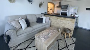 Comfort Apartment, 2 Queen Beds | Living area | 120-cm TV with digital channels - ESCAPADE (Violaines)