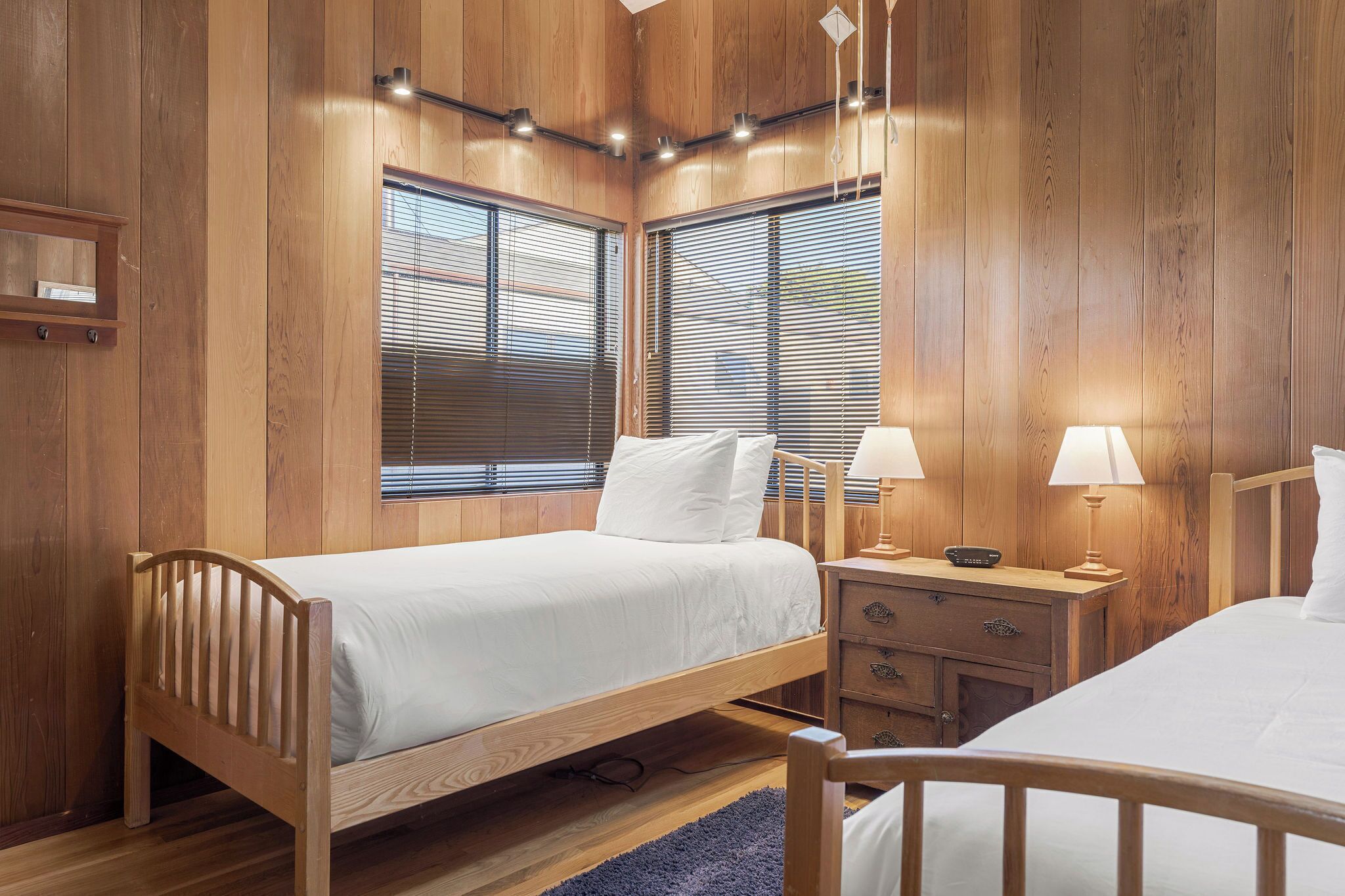 3 bedrooms, iron/ironing board, internet, bed sheets