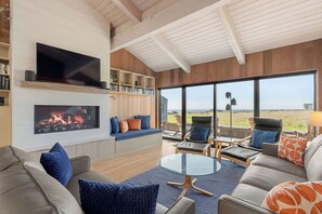 Smart TV, fireplace, DVD player