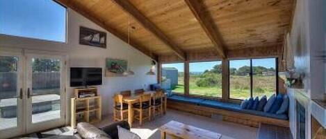 Smart TV, fireplace, DVD player