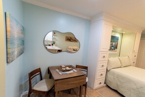 Iron/ironing board, free WiFi, bed sheets - Hidden Beach Villas Recently Renovated! Ground Floor Studio (Santa Rosa Beach)