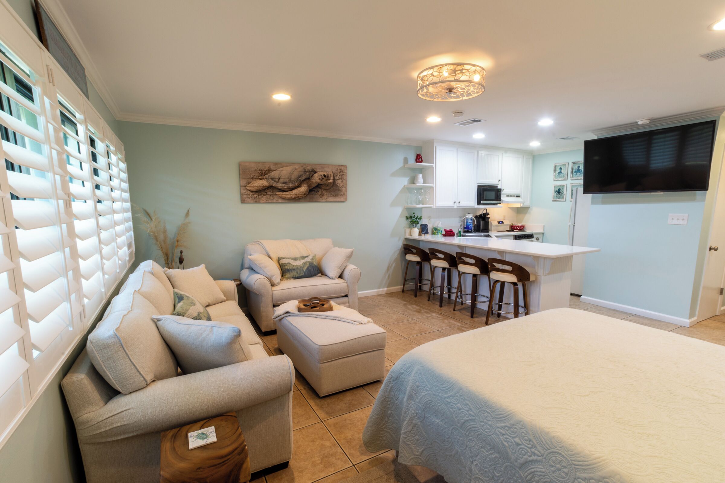 Iron/ironing board, free WiFi, bed sheets