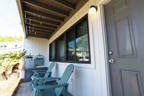 Property grounds - Hidden Beach Villas Recently Renovated! Ground Floor Studio (Santa Rosa Beach)