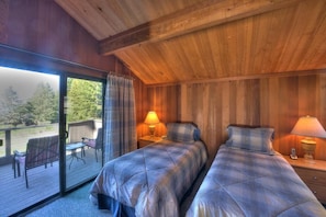 2 bedrooms, WiFi (free), bed sheets