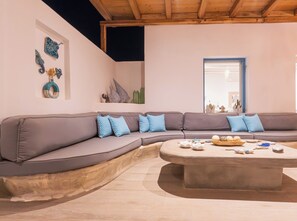 Smart TV - Super Paradise Luxury Villa, Private pool, complementary daily maid service (Mykonos)