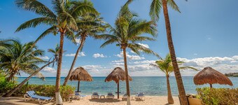 Spectacular view with beach access, perfect for a family getaway!